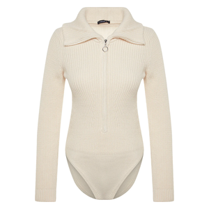 بلوزة نسائية ذات ياقة عالية وسحاب ترينديول ميلا - بيجي