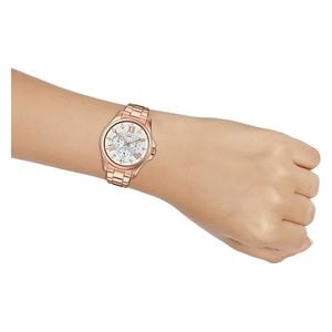 ساعة كاسيو للنساء SHE-3806PG-7AUDR - عرض بعقارب, سوار من الستانلس ستيل - روز
