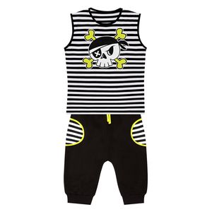 طقم أولاد تيشيرت مخطط بطابع القراصنة وبنطال كابري - 9 سنوات