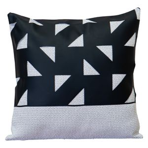  صدف وسادة حديثة أحادية اللون بتصميم مثلث باللونين الرمادي والأسود 