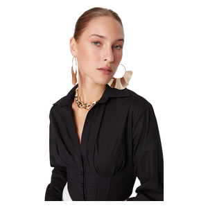 ترينديول ميلا قميص بوبلين مبطن بقصة ضيقة - اسود