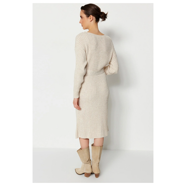 فستان نسائي صوف قصير بحزام ترينديول - بيجي