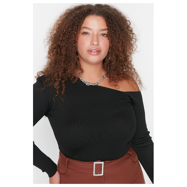 بلوزة منسوجة بياقة غير متماثلة من ترينديول كيرف - اسود
