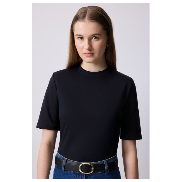 SHORT SLEEVE T-SHIRT - Black / S