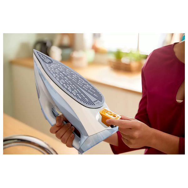  Philips  DST7011/26 - Steam Iron - Light Blue 