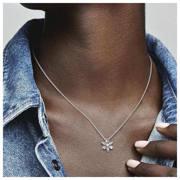 Elryan Pandora Flower Shape Necklace Silver