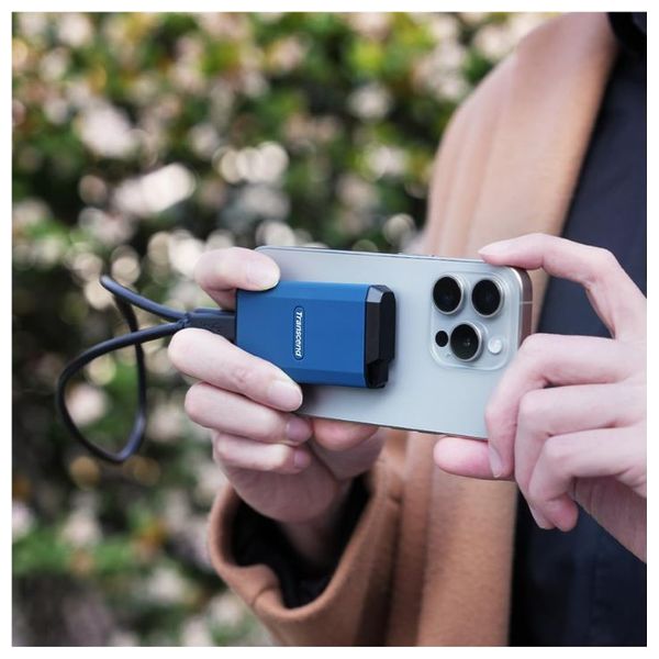 قرص SSD خارجي محمول ترانسيند ESD410C  - سعة 2 تيرابايت - سرعة نقل بيانات 2000 ميجابايت/ثانية - مقاوم للماء والغبار IPX5 - أزرق