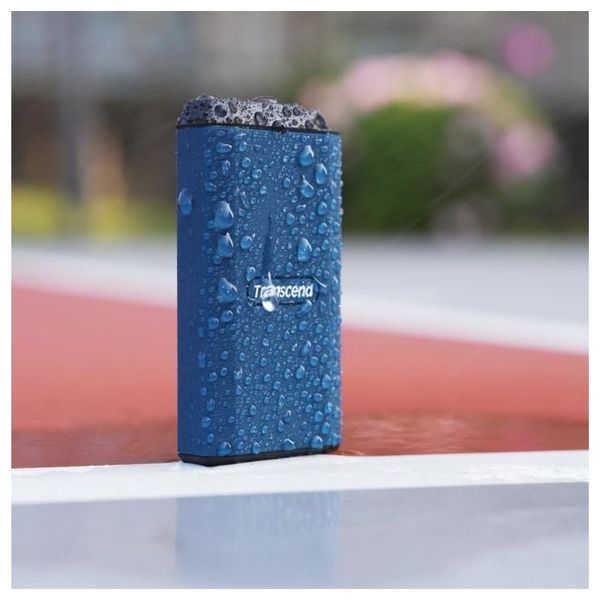 قرص SSD خارجي محمول ترانسيند ESD410C  - سعة 2 تيرابايت - سرعة نقل بيانات 2000 ميجابايت/ثانية - مقاوم للماء والغبار IPX5 - أزرق