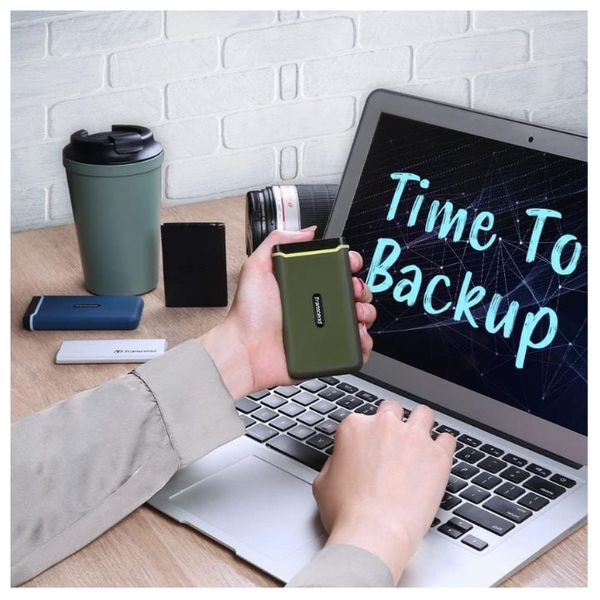 قرص SSD خارجي محمول ترانسيند ESD380C - سعة 2 تيرابايت - سرعة نقل بيانات 2000 ميجابايت/ثانية، مقاوم للصدمات، منفذ USB 3.2 من الجيل الثاني - أخضر