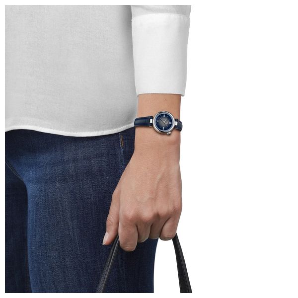  ساعة تيسوت للنساء T1520101603801 - عرض بعقارب, سوار من الجلد - نيلي 