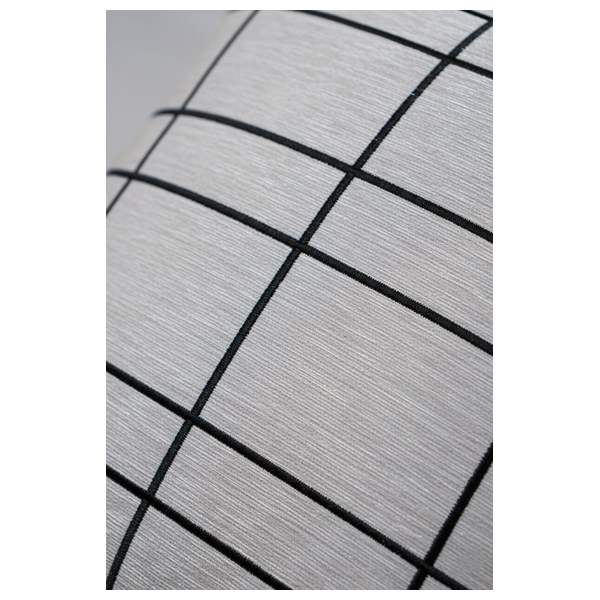  صدف وسادة رمادية منسوجة مع تطريز شبكي أسود منقوش 