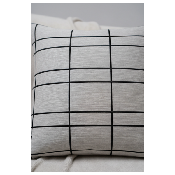  صدف وسادة رمادية منسوجة مع تطريز شبكي أسود منقوش 