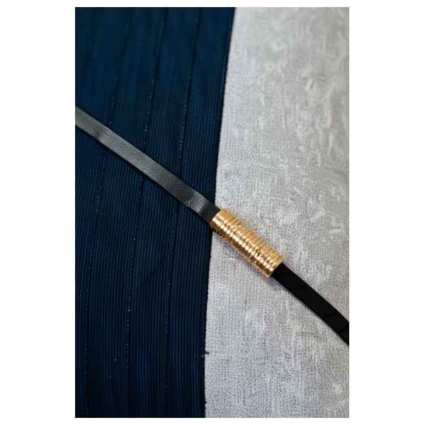  صدف وسادة مزخرفة مع حزام جلدي - أزرق داكن 