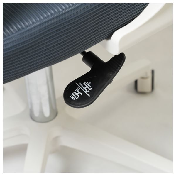  كرسي مكتب أي جي أوتشيها آري غيمينغ - تصميم أنيق ومريح - قابل للإمالة حتى 90° - ابيض 