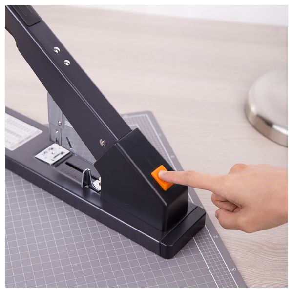  Deli E0396 Stapler 210 sheets front-loading 23/6~23/23 80000 cycles -01 Black 