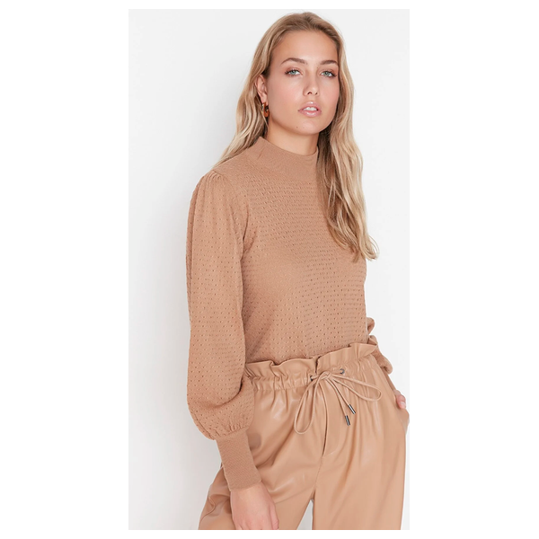 بلوزة نسائية ياقة عالية ترينديول ميلا - بيجي