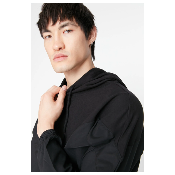 بلوزة ترينديول مان كبيرة الحجم/واسعة الأكمام بغطاء للرأس - اسود