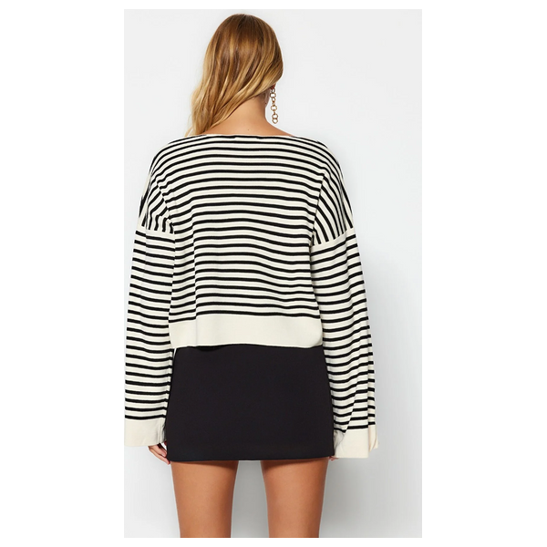 بلوزة نسائية قبة V ترينديول ميلا - اسود وابيض