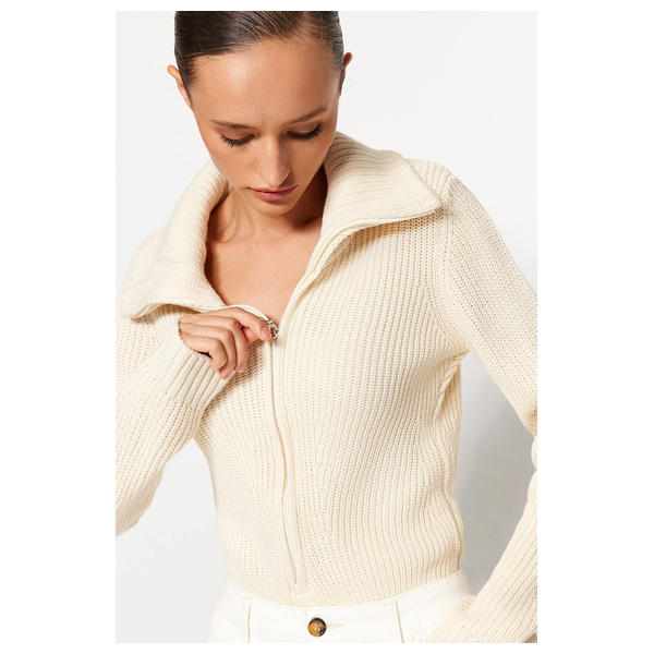 بلوزة نسائية ذات ياقة عالية وسحاب ترينديول ميلا - بيجي