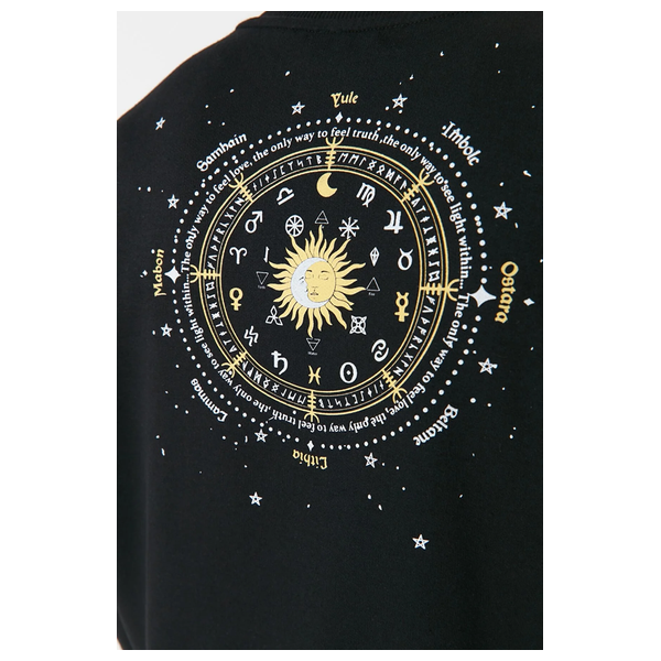 سويت شيرت رجالي من ترينديول مان بقصة عادية وأكتاف منسدلة وياقة دائرية - اسود